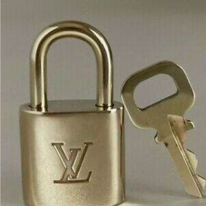 AUTHENTIC Near Mint Louis Vuitton lock and key